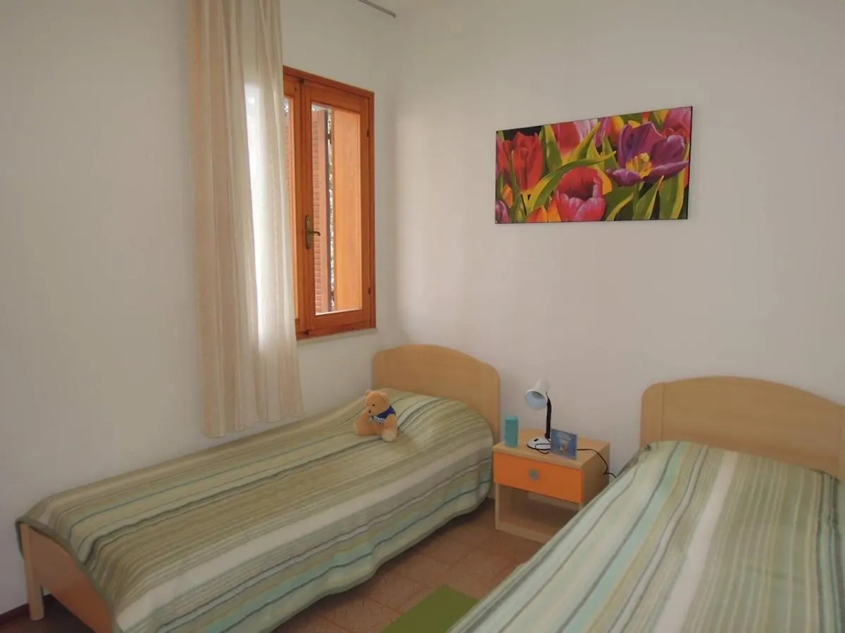 Appartement Relaxing Villa With Private Garden 250M From The Sea Bibione Italië